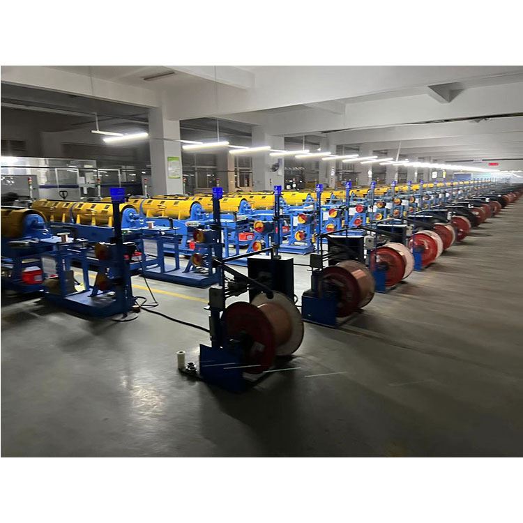 Màquina de trenar tubs horitzontals